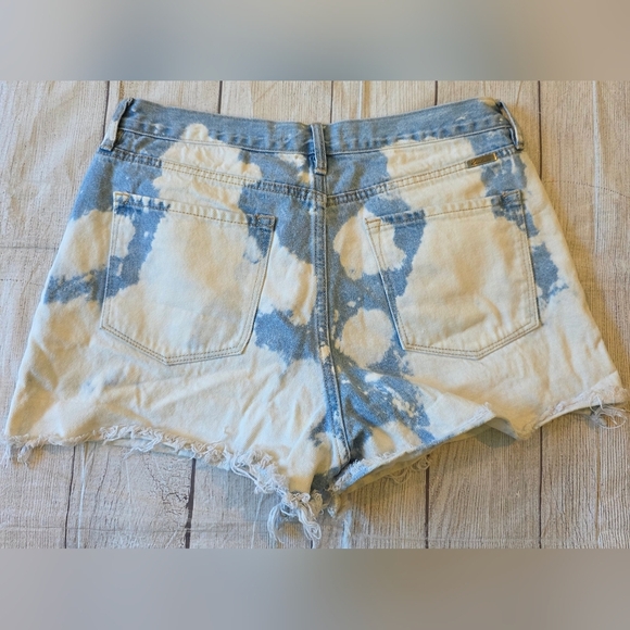 KanCan Estilo Shorts Size 13/30 Bleach Dyed Raw Hem Hi-Rise Jean Shorts Grunge - Picture 6 of 9